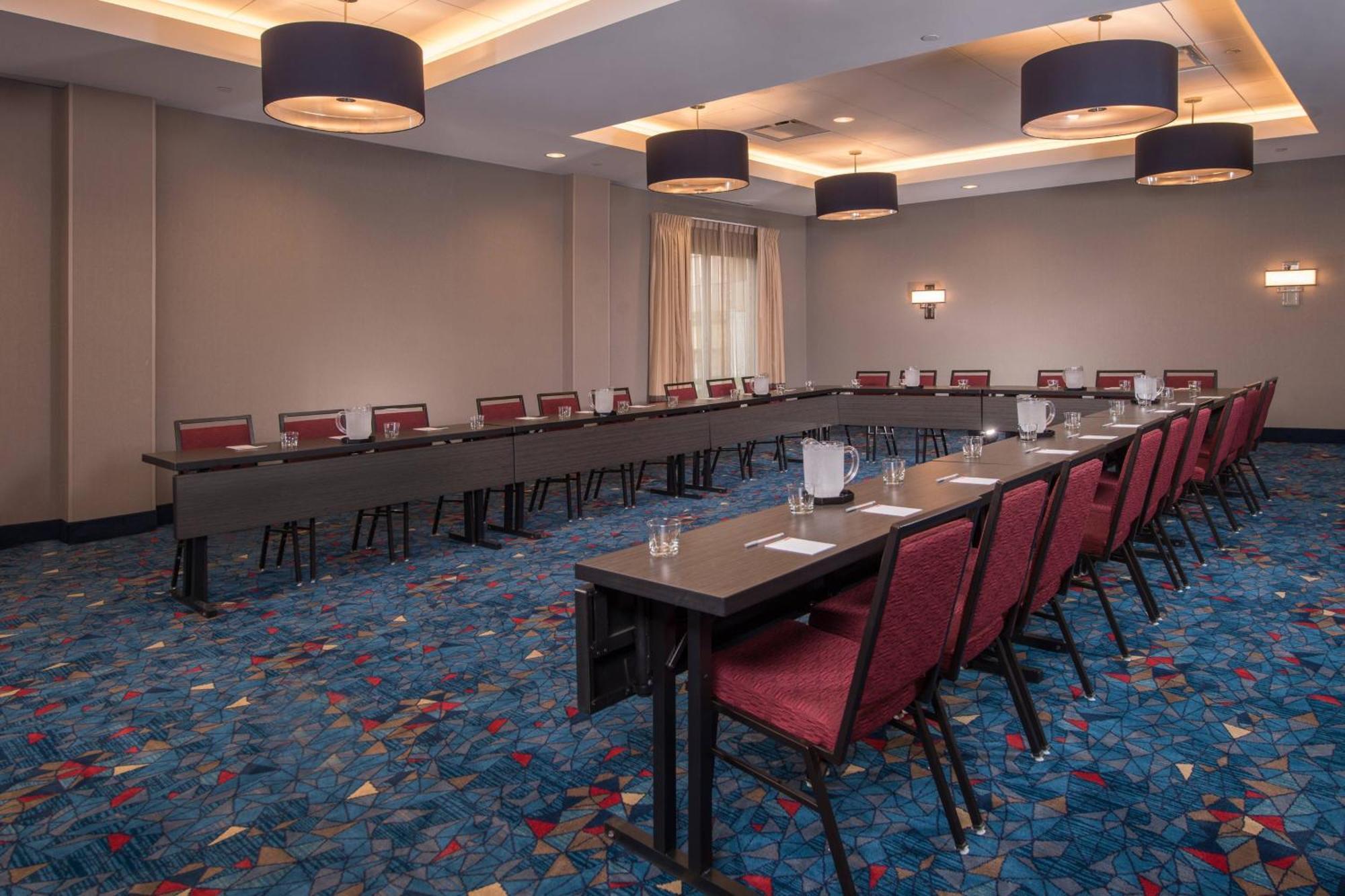 Hotel Fairfield & By Marriott 3*